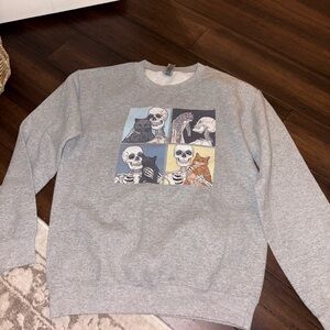 Gildan Gray Crewneck Sweatshirt with Skeleton & Cats Graphic
